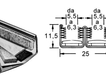 Profilo in acciaio inox AISI 316, fondo anti-frizione in polietilene ad alta densità, cuscinetto intermedio in neoprene e feltro per assorbire le vibrazioni e permettere il fissaggio con viti attraverso il profilo. Spazzole sintetiche laterali anti-scorrimento e anti-vibrazioni in materiale resistente UV.