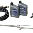 Il kit comprende:- Pompa UP20F (45.270.01) con montaggio frontale e completa di valvola di non ritorno.- Cilindro laterale UC68-OBS (45.273.03) non bilanciato;- 2 tubi flessibili da 6 m con raccordi preassemblati accorciabili (raccordo svitabile);- 2 litri olio idraulico.