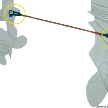 Per piedi in acciaio inox con snodi sferici terminali, utile per abbinare un motore principale con un motore ausiliario. Vi permette di timonare il motore ausiliario con la timoneria dell’imbarcazione. La barra é regolabile per distanze da 45 a 60 cm, e può essere tolta ove occorra in pochi secondi grazie agli snodi a sfera con incastro a molla.