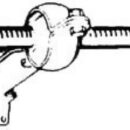 Con piastra in ferro verniciato e bulloni e perno in acciaio inox AISI 304. Per il supporto monocavi comando timoneria.
