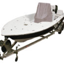 In tessuto poliestere con rivestimento impermeabile in poliuretano, elastico perimetrale per una migliore aderenza. Resistente ai raggi UV.