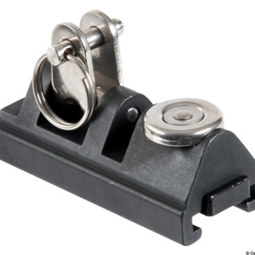 In alluminio anodizzato. Forcella snodata per poter lavorare sia in piano che a parete. Fermo a molla per spostamento rapido, slitte interne in nylon per uno scorrimento ottimale. Spina rapida per montaggio tendalino.