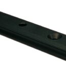 Realizzato appositamente per questo utilizzo, in alluminio anodizzato a spessore con sfere in Delrin, profilo ribassato e superficie d'appoggio piana con 2 fori filettati M6.