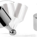 Sede di rotazione in nylon. Le due parti si separano velocemente sfilando l'apposita spina di sicurezza. Costruzione in acciaio inox AISI 316 lucidato a specchio.