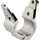 In acciaio inox AISI 316 lucidato a specchio.