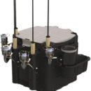 Gear Hub permette di stivare, trasportare, tenere in ordine e proteggere tutto ciò che serve ad un’ottima sessione di pesca.Infinite possibilità di utilizzo e personalizzazione grazie agli accessori adattabili Railblaza (non inclusi) .Adatto alla pesca da riva, spiaggia, Kayak, canoa o barca.• 4 portacanne integrati negli angoli• Può contenere 8 Plano 3600 (non inclusi) o similari• 9 Guide Tracks integrate per accessori Railblaza• Molteplici punti di attacco ed ancoraggio• Maniglie integrate• Piedini in gomma antiscivolo• Viteria interamente inossidabile• Coperchio a cerniera e blocco di chiusura