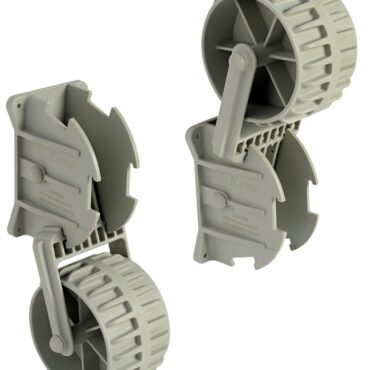 Fabbricate in plastica ad alta resistenza. Sistema di sicurezza per mantenerle in posizione di riposo in navigazione. Universali per qualsiasi tender.