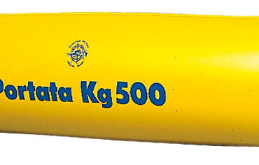 In PVC extra a doppia parete accoppiata antistrappo.Adatto a tutti gli scafi. Può anche servire da riserva di galleggiamento.