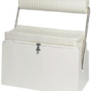 Fabbricato in vetroresina bianca e provvisto di seduta apribile uso gavone e di schienale ribaltabile onde poter usare il sedile fronte marcia oppure verso poppa. La ferramenta è tutta in acciaio inox. La cuscinatura in similpelle bianca.