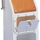 In vetroresina bianca, con inserti in compensato di mogano lamato. Accetta timonerie rotative di tutti i tipi. Fornita completa di corrimano in acciaio inox.