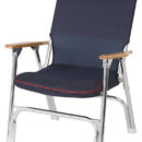 Struttura in alluminio anodizzata Ø 25 mm. Seduta imbottita in poliestere 600D. Viteria inox. Braccioli in legno verniciato.