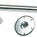 Costituita da un tubo e due basi di raccordo, una da incassare a filo pavimento, l’altra da montare sotto il piano del tavolo. Il tubo ha le estremità autobloccanti ed il tavolo si può mettere e togliere istantaneamente.