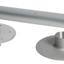 Costituita da due basi in alluminio anodizzato una ad incasso, l'altra esterna, più tubo in alluminio anodizzato Ø 80 mm, munita di innesti conici.