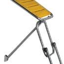 In acciaio inox, Il grigliato é realizzato in Iroko.