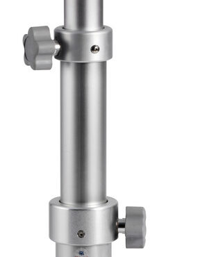 Fabbricata in alluminio anodizzato.Base ad incasso con coperchio di finitura.