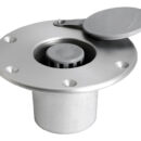 Fabbricata in alluminio anodizzato.Base ad incasso con coperchio di finitura.