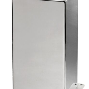 Fabbricata in acciaio inox 316 lucidato a specchio. Adatta ad installazione in interno ed esterno.Per azionare le gambe è necessario un interruttore 6 poli per invertire la polarità.La versione 3 stadi può essere usata in coppia utilizzando la scatola sincronizzatrice 48.749.06.Per minimo 10 pezzi è possibile realizzare altezza a richiesta.