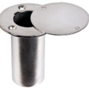 In acciaio inox con chiusura rotante di 180°. Predisposizione drenaggio dell'acqua per tubo Ø 12 mm. La chiusura protegge con discrezione il bicchiere quando non in uso. E' possibile personalizzare la chiusura con logo a richiesta.