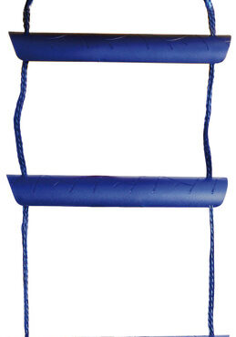 In corda di nylon blu, con gradini in policarbonato.