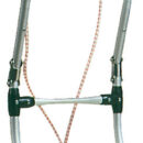 Realizzata in l.l. anodizzata pieghevole, é leggerissima e galleggiante. Completa di moschettone inox e cima di fissaggio. Per l’aggancio del moschettone (vedi nostri articoli 39.170.91; 39.170.92).