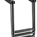 Tramite un moderno processo industriale le scalette in acciaio inox vengono ricoperte in colore nero.Il processo è garantito 500 h di nebbia salina.