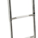 Realizzata in acciaio inox lucidato a specchio.