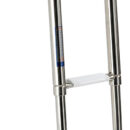 Realizzata in acciaio inox lucidato a specchio.