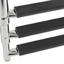 Realizzata in acciaio inox lucidato a specchio.