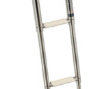 Completamente in acciaio inox lucidato a specchio. Gradini ovali con pedana in plastica bianca, versione con fermo frontale scatolato della parte sfilabile.