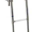Provvista di maniglia pieghevole/abbattibile per facilitare la risalita a bordo. Realizzate in acciaio inox AISI 316 lucidato a specchio. Finitura eccezionale, gradini ovali con pedana in plastica bianca.