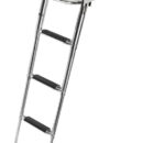 Maniglia di risalta integrata e sistema di blocco antivibrazione. In acciaio inox AISI316, con gradini larghi 57 mm per un maggior comfort. Interasse tubi 305 mm.