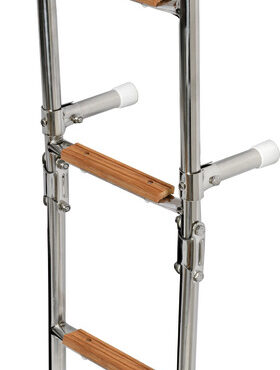 In acciaio inox lucidata a specchio con gradini in Iroko. Molto elegante e comoda, pieghevole a metà, con speciale snodo ricavato da barra inox.