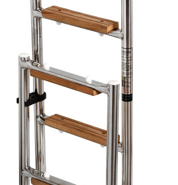 In acciaio inox lucidata a specchio con gradini in Iroko. Molto elegante e comoda, pieghevole a metà, con speciale snodo ricavato da barra inox.