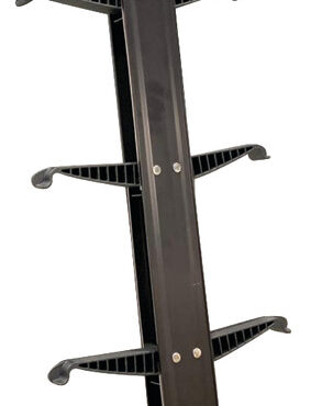 Progettate per integrarsi nelle plancette di poppa con un inclinazione negativa di 15° risultano completamente nascoste alla vista quando richiuse.L'unico elemento visibile è una semplice mascherina con elemento di chiusura e rilascio integrato.Sia a bordo che in acqua, la scaletta si apre istantaneamente e facilmente con una sola mano.Una volta estratta dal tubo di stivaggio i robusti grandini in plastica stampata si ripiegano automaticamente creando un comodo e sicuro sistema di risalita.