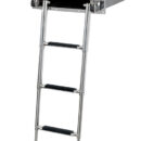 Scaletta telescopica ad incasso in acciaio inox AISI316 a 4 gradini. Dotata di maniglie di risalita integrate che si alzano e si abbassano automaticamente ruotando la scaletta.Il meccanismo di chiusura maniglia facilita il recupero della scaletta dalla plancia. Estrazione della scaletta guidata che determina un migliore scorrimento e precisione di movimento.