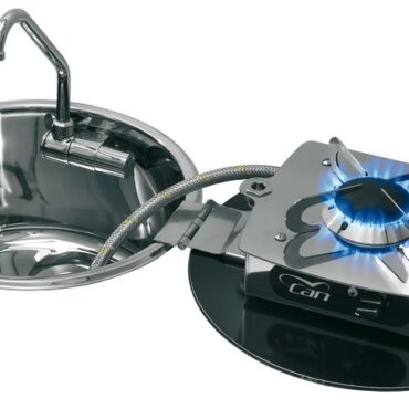 In acciaio inox lucidato, completi di rubinetto pieghevole e coperchio in vetro temperato.