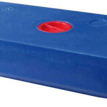 Completi di ingressi femmina sulle due testate da 3/4” e 1 1/2” per carico, scarico e sfiato . Stampati in polietilene ad alto spessore per garanzia contro il passaggio dei cattivi odori. Fabbricati secondo ISO 8099.