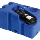 Fornito già montato e pronto all’installazione. Compatibile con tutti i wc elettrici e manuali. Completo di: maceratore elettrico; sfiato con portagomma Ø 16 mm; incavi per ganci di fissaggio 52.195.00; valvola di intercettazione per poter staccare il maceratore in caso di manutenzione; flangia 5 fori pre-forata per sensore di livello (sensore da ordinare a parte); protezione per sensore di livello. Fabbricati secondo ISO 8099.