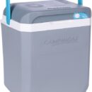 Coperchio con chiusura a clic e manico girevole. Superficie interna dotata di un trattamento antimicrobico che previene odori, muffe e la formazione di microbi. Raffredda fino a 20°C al di sotto della temperatura ambiente. Può contenere bottiglie da 1,5 litri. Alimentazione 12V/230V.