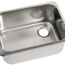 In acciaio inox lucidati a spazzola. La piletta di scarico non è fornita. I lavelli rettangolari sono abbinabili.