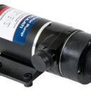 Aspira, trita ed espelle dagli scarichi dei WC prelevandoli dal serbatoio acque nere.Bocca entrata 38 mm. Bocca uscita 25 mm.Aspirazione max 100 cm a secco e 125 cm con parti umide.