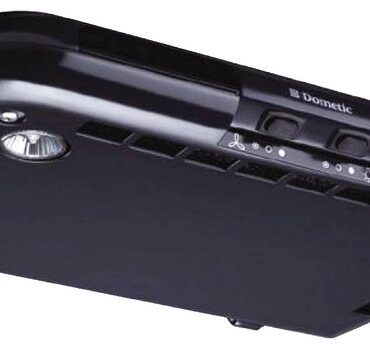 A ricircolo d'aria, con filtro carboni attivi. Filtro lavabile. Ventola a 2 velocità, 2 faretti alogeni da 10 W integrati.