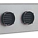 Modello simile al 50.263.01, ma potenziato. Tramite 3 uscite si raggiungono le 3 bocchette orientabili. Kit comprendente riscaldatore + interruttore a pannello a 4 posizioni + staffa montaggio + 5,4 m di tubo Ø 75 mm + 3 bocchette orientabili + cavo elettrico + viti. Sfrutta l’acqua di raffreddamento del motore per trasmettere il calore in cabina. Motore a 3 velocità, montaggio estremamente semplice e veloce.