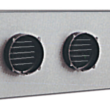 Modello simile al 50.263.01, ma potenziato. Tramite 3 uscite si raggiungono le 3 bocchette orientabili. Kit comprendente riscaldatore + interruttore a pannello a 4 posizioni + staffa montaggio + 5,4 m di tubo Ø 75 mm + 3 bocchette orientabili + cavo elettrico + viti. Sfrutta l’acqua di raffreddamento del motore per trasmettere il calore in cabina. Motore a 3 velocità, montaggio estremamente semplice e veloce.