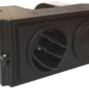 Scambiatori di calore con ventola attiva integrata per riscaldatori a liquido Autoterm Flow. Ricevono l'acqua generata dalla caldaia tipo 50.261.12 - 50.262.12/24 e distribuiscono aria calda. Per le versioni senza interruttore integrato si può collegare un qualsiasi termostato e/o interruttore con una o due velocità (tipo 50.266.30).