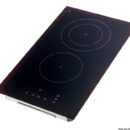 Piano in vetroceramica, elementi hi-light, comandi touch con 9 livelli di potenza.Vetroceramica resistente ad alte temperature. Indicatori di calore residuo e pulizia facile e veloce.Tecnologia Heat up: dopo aver scelto il livello di potenza massima, si ha la possibilità di programmare un livello secondario che subentra automaticamente dopo che il piano cottura ha raggiunto la massima potenza per un determinato periodo di tempo. Questa funzione è ideale per portare in temperatura zuppe e per ridurre la potenza assorbita.Tutti i piani cottura con comandi touch control sono dotati della sicurezza per i bambini. Con la semplice pressione di un tasto tutte le impostazioni vengono bloccate in maniera affidabile, escludendo così ogni possibile utilizzo improprio.