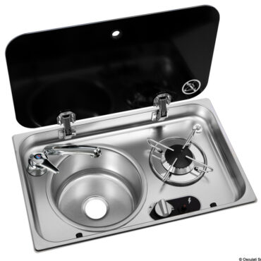 Piani cottura in acciaio inox con coperchio in vetro temperato fumé, completo di rubinetto miscelatore acqua calda e fredda.