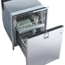 Serie frigo/congelatore a cassetto con apertura frontale e battuta in acciaio inox. Completi di compressore Secop a voltaggio universale 12/24 V.