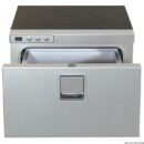 Dotato di guide in acciaio inox e porta in acciaio inox verniciata nera o in colore silver. Esternamente presenta linea Elegance. Interfaccia digitale user friendly esterna.Compressore Secop BD 12/24V 1,4F, silenzioso, ad alta efficienza.Sistema "Easy fix".