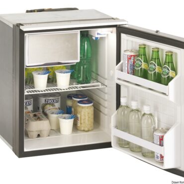 Nuova gamma prodotti ad apertura frontale che si differenzia dalla linea standard per le seguenti caratteriste tecniche: sistema ventilazione porta integrata nel tegolino; sistema easyfix per l’applicazione dall’interno del cabinet; vano freezer di nuovo design con portina in acciaio, luce interna led ad alta luminosità. Dotato di chiusura di sicurezza.